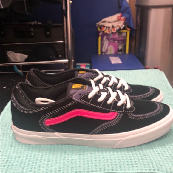 Vans Rowan Black and Pink Skate Sneakers Low-Top - Picture 1 of 5